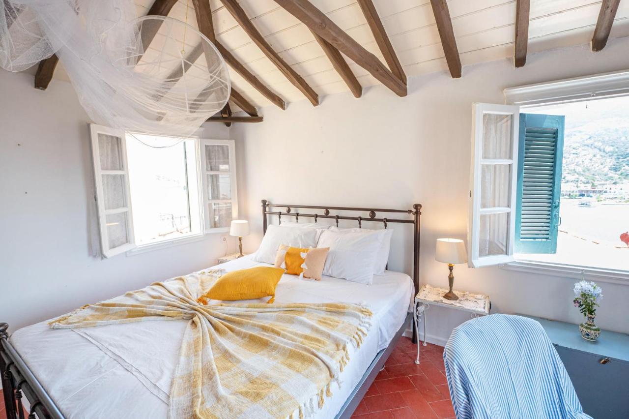 Traditional House Under The Clock Tower With Sweet View Poros Town ภายนอก รูปภาพ