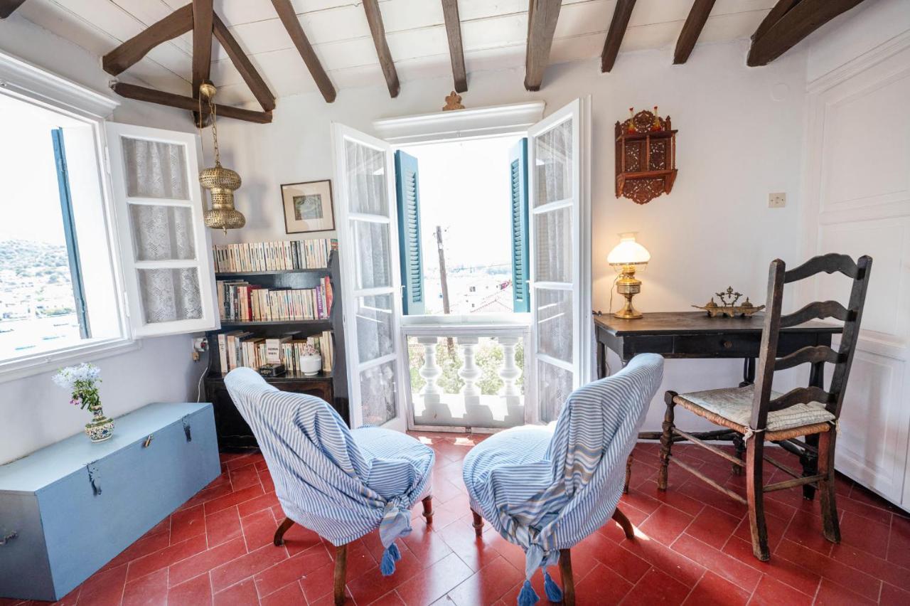 Traditional House Under The Clock Tower With Sweet View Poros Town ภายนอก รูปภาพ