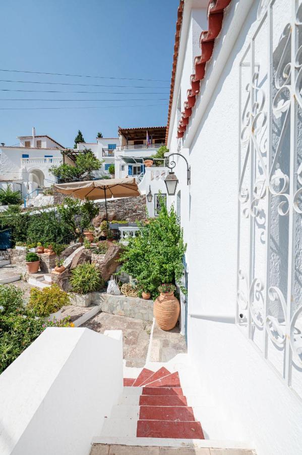 Traditional House Under The Clock Tower With Sweet View Poros Town ภายนอก รูปภาพ