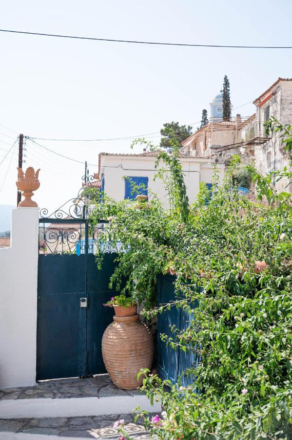 Traditional House Under The Clock Tower With Sweet View Poros Town ภายนอก รูปภาพ